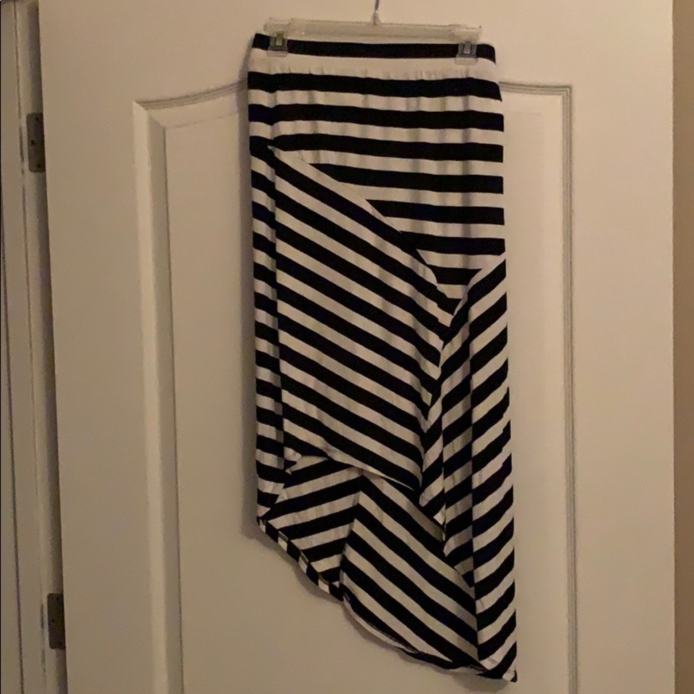 New York and Co skirt. Size XS.